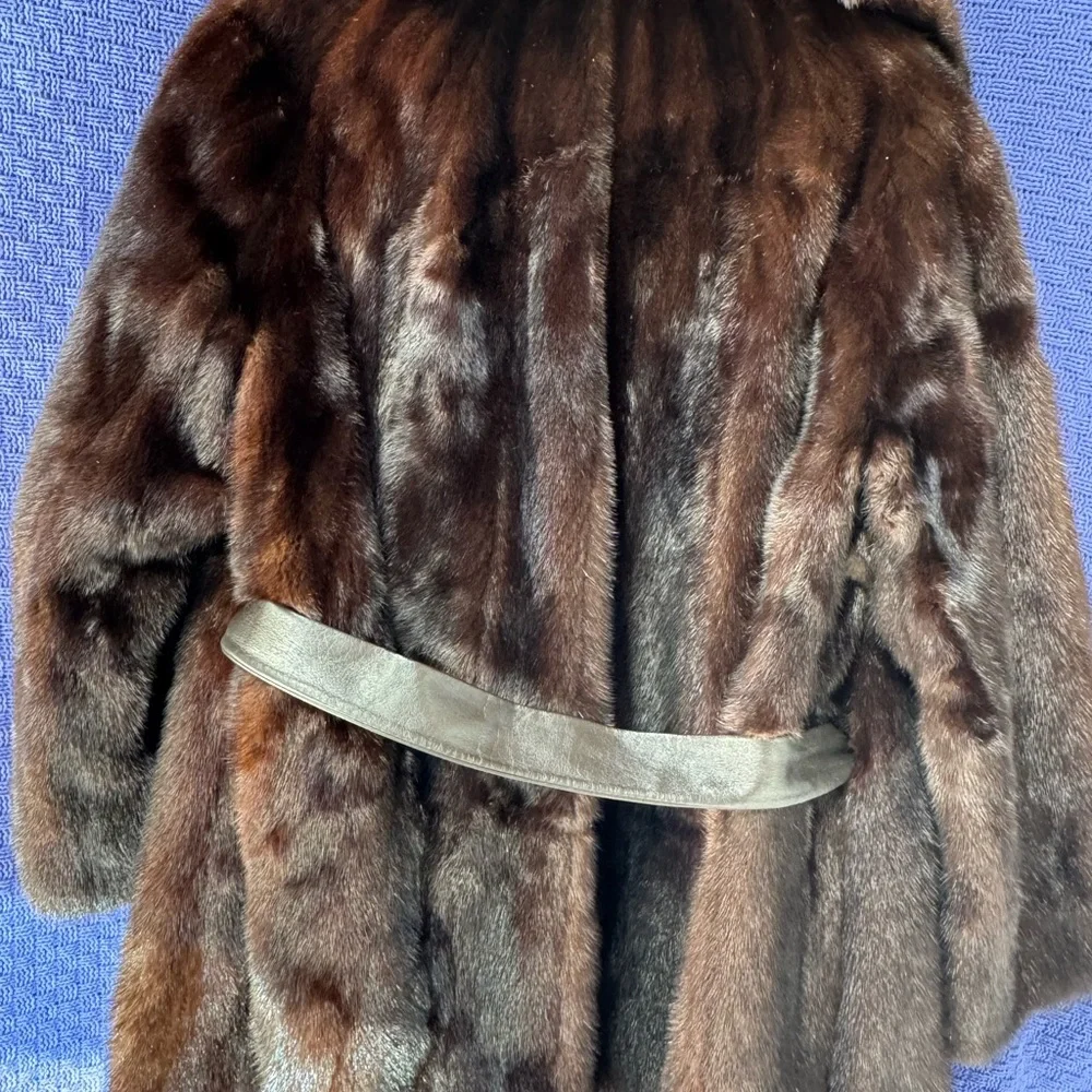 Luxurious Brown Fur Coat - Picture 6 of 12